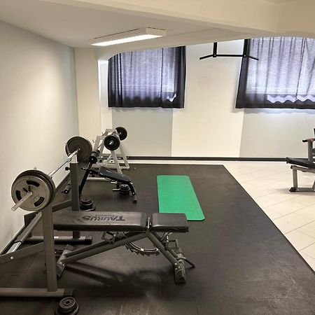 Meos 3 -Zentrum-Hofblick-Gym-Netflix لبسيا المظهر الخارجي الصورة