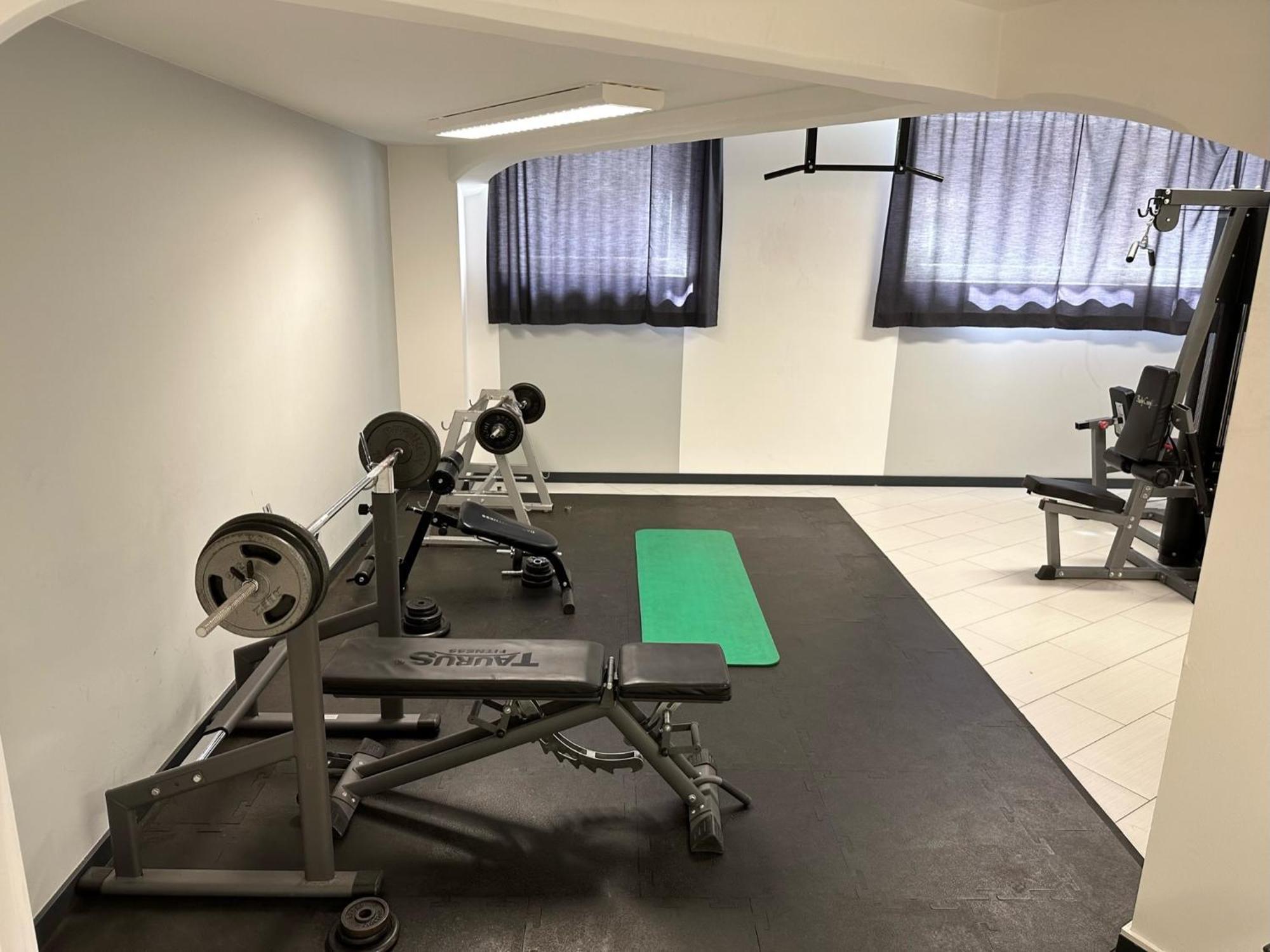 Meos 3 -Zentrum-Hofblick-Gym-Netflix لبسيا المظهر الخارجي الصورة